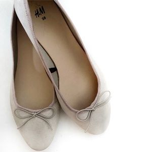 Bow detail flats NWOT